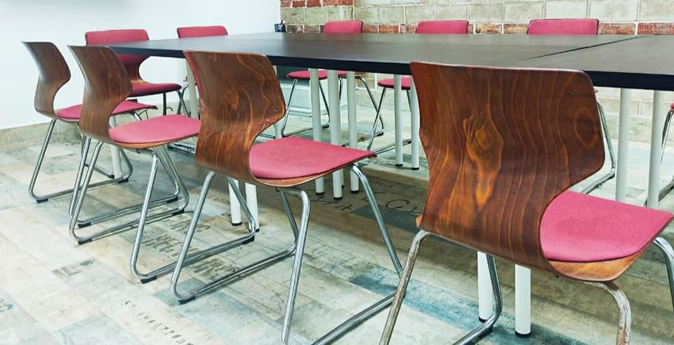 غرفة اجتماعات - meeting room